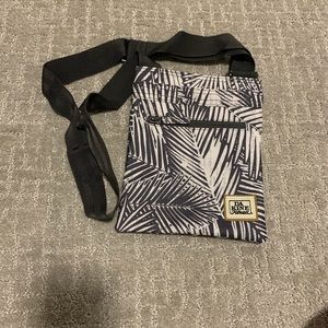 Dakine crossbody bag